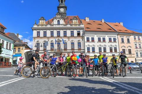 Na kolo a buřta od radnice do Manušic