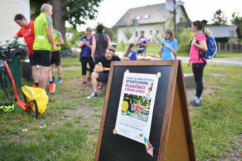 Na kolo a buřta od radnice do Manušic