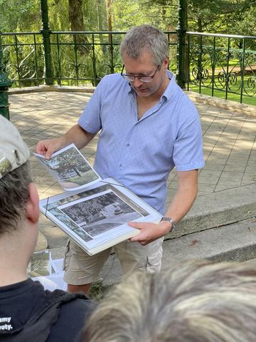 Procházka městským parkem s historikem Michalem Panáčkem