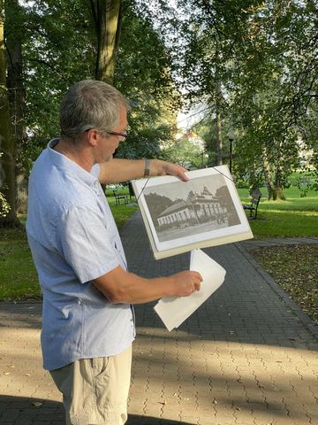 Procházka městským parkem s historikem Michalem Panáčkem