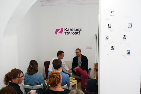 Kafe bez starostí: Adam Forman
